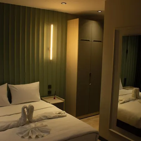 Отель Genoa Port *